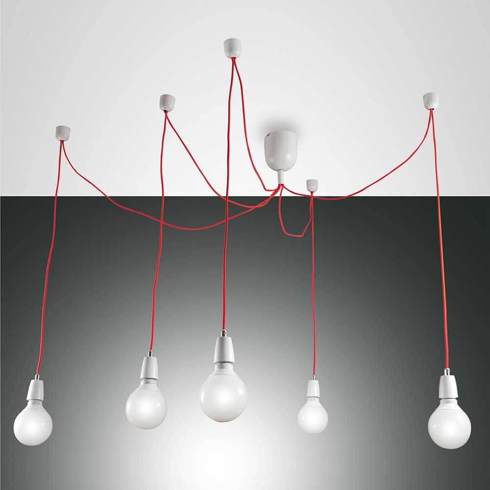 Blog Pendellampe Metall mit roten Kabeln und mehreren Lampen, modernes Design für stilvolle Beleuchtung.