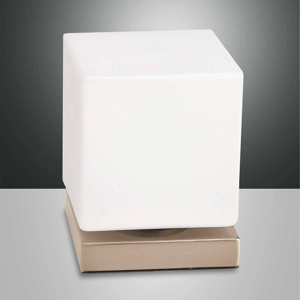 Brenta LED Tischleuchte Metall in modernem Design mit quadratischem Lampenschirm und elegantem Metallfuß.
