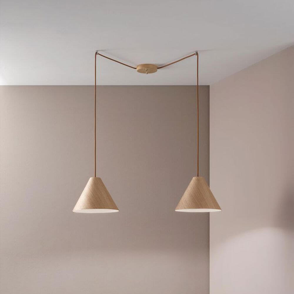 Esino Pendelleuchte 2-flammig mit zwei konischen Lampenschirmen in modernem Design.