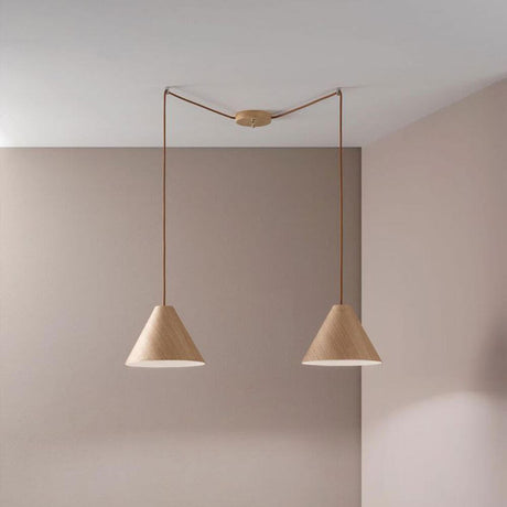 Esino Pendelleuchte 2-flammig mit zwei konischen Lampenschirmen in modernem Design.