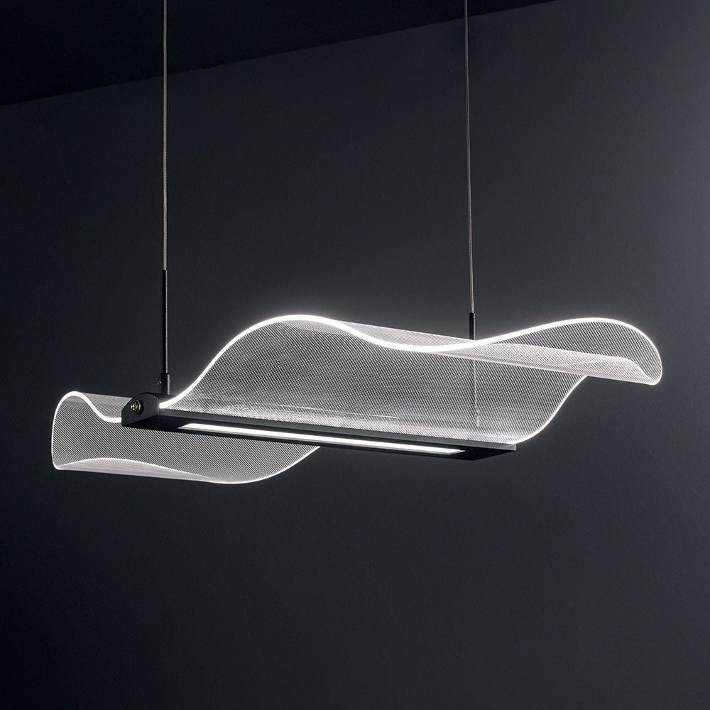 Fenice LED Pendelleuchte Gewellt mit gelaserten Acryl-Flügeln und dimmbarem Downlight.