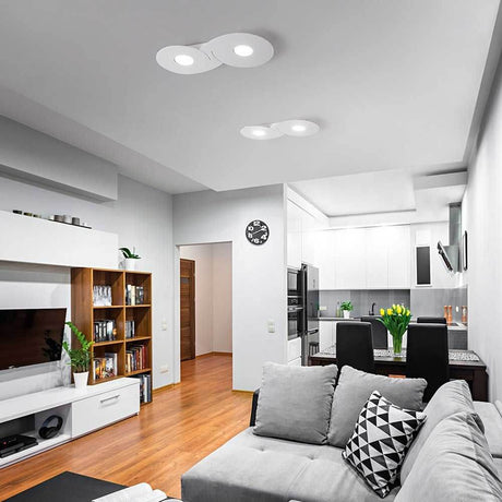 Moderne Wohnküche mit Ginny Deckenleuchte Metall an der Decke und stilvollem Interieur.