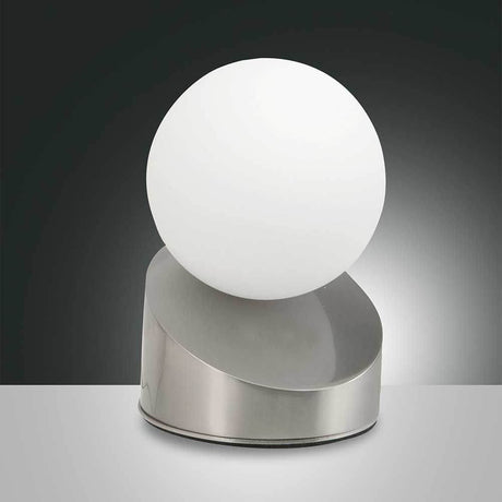 Gravity LED Tischleuchte aus Metall & Glas mit modernem Design und runder, weißer Glaskugel.