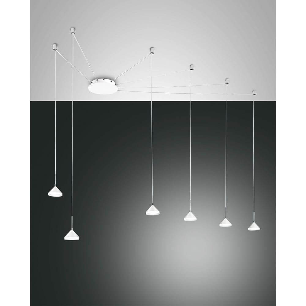 Isabella LED Pendelleuchte 6-flammig mit variablen Leuchtenkabeln und Smartluce-Funktion.
