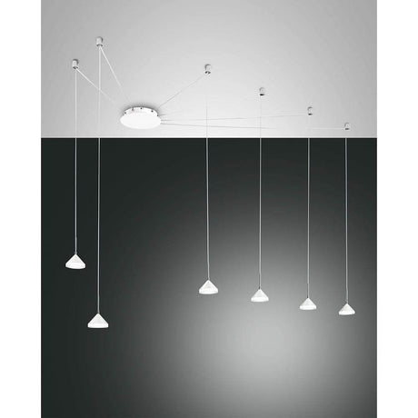 Isabella LED Pendelleuchte 6-flammig mit variablen Leuchtenkabeln und Smartluce-Funktion.