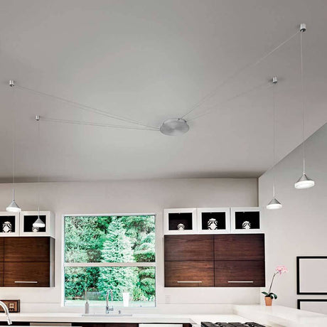 Moderne Küche mit Isabella LED Pendelleuchte und elegantem Design, die für stilvolle Beleuchtung sorgt.