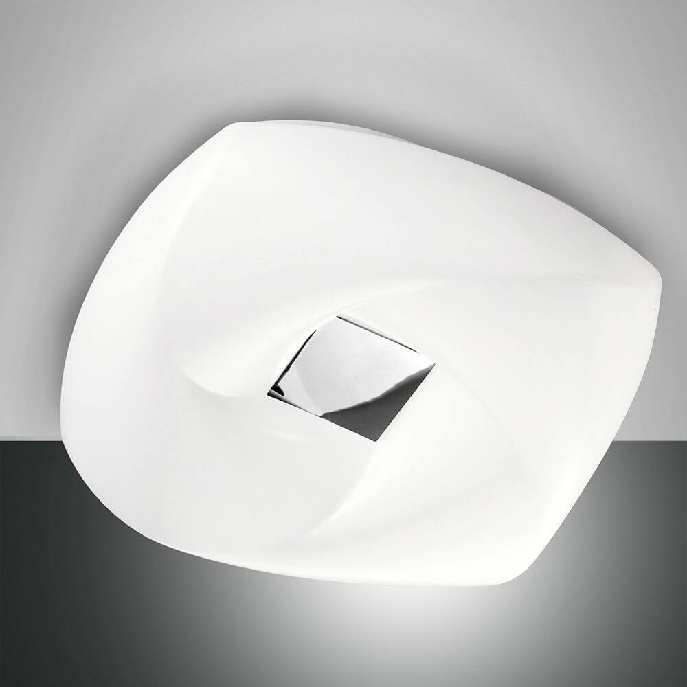 LED Deckenlampe Arbatax in Weiß mit modernem Design und glänzender Oberfläche.