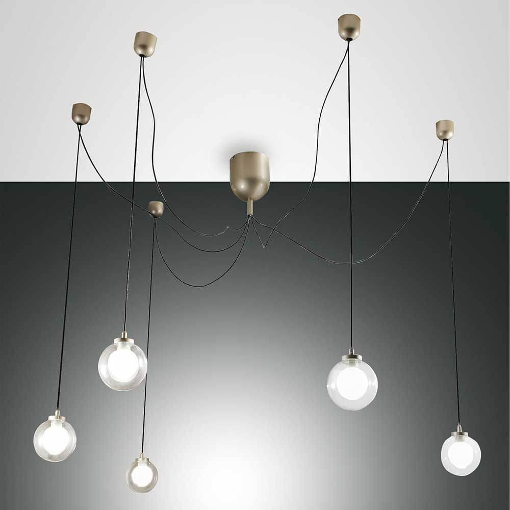 LED Pendellampe Blog aus Metall mit mehreren hängenden Lichtquellen und modernen Design.