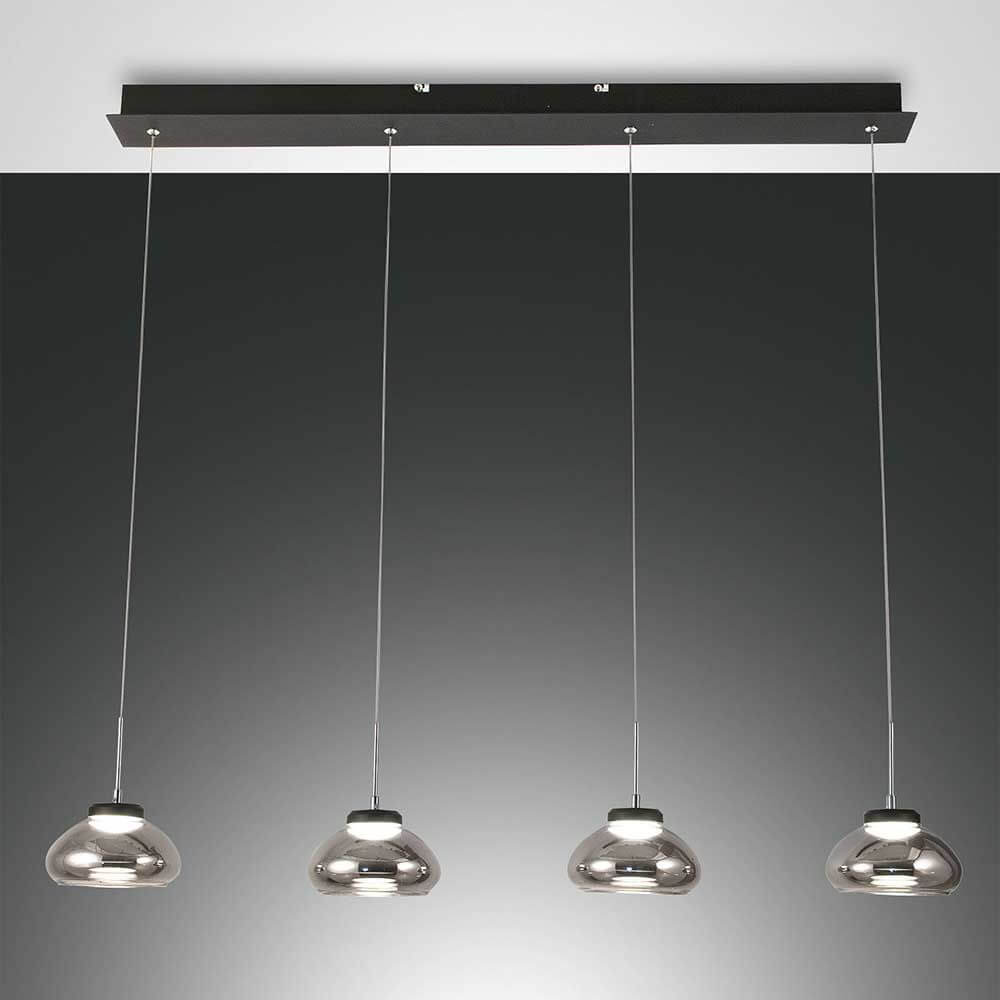LED Pendelleuchte Arabella 4-flammig in modernem Design mit klaren Lampenschirmen und eleganter Aufhängung.