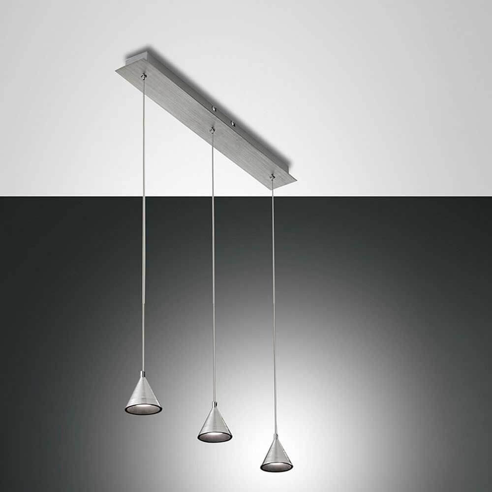 LED Pendelleuchte Delta Metall mit dreieckigen Lampenschirmen in modernem Design.
