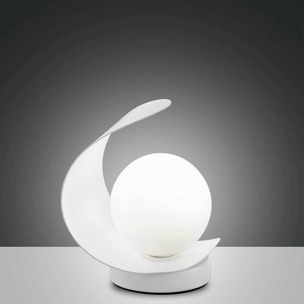 LED Tischlampe Adria aus Metall mit modernem Design und runder Leuchte in Weiß.