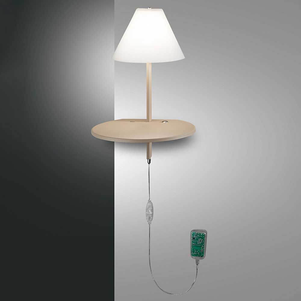 LED Wandlampe Goodnight Metall an einer Wand mit integriertem Tisch und Fernbedienung