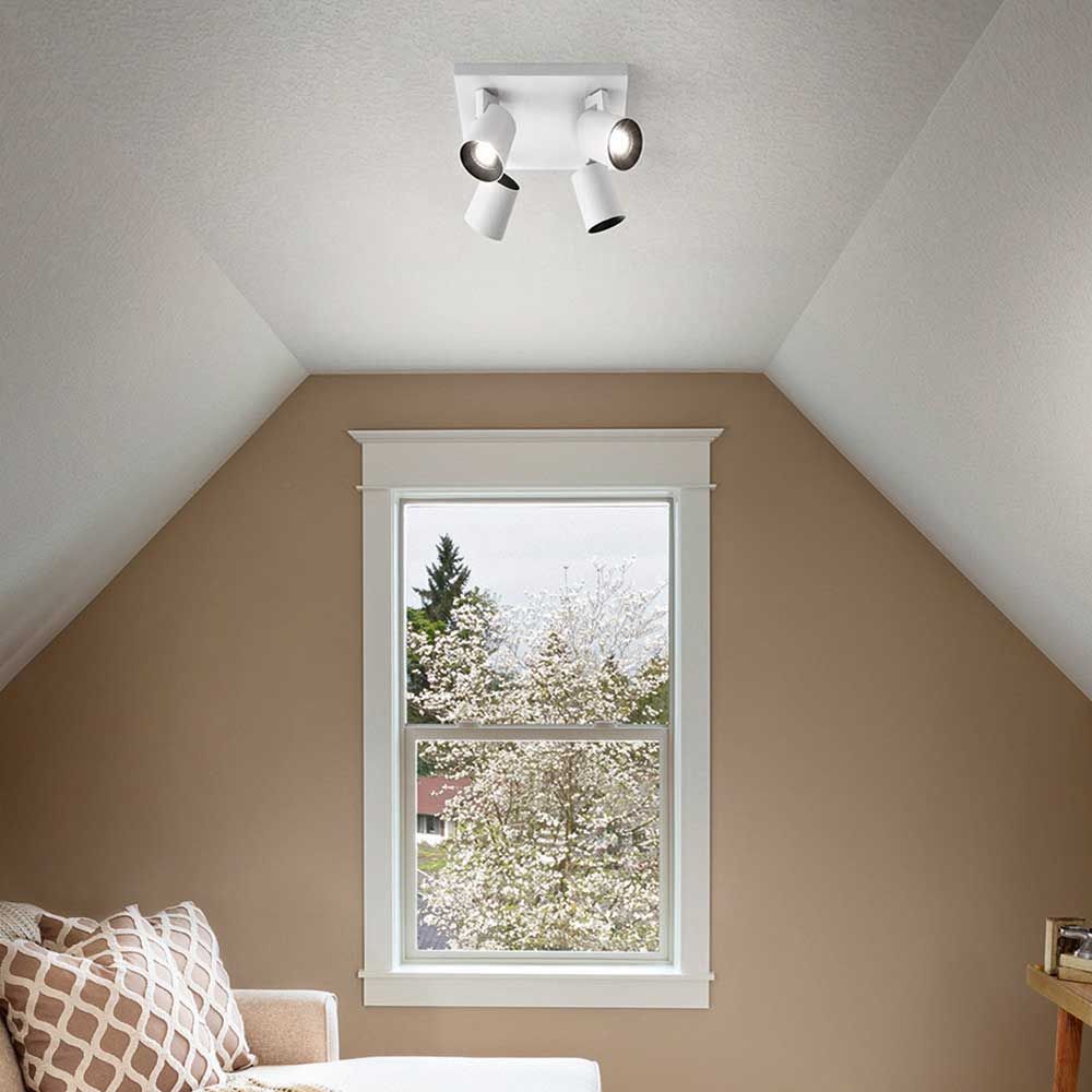 Modo Wandspot GU10 Metall – modernes Deckenlicht mit zwei schwenkbaren Spots in einem gemütlichen Raum.