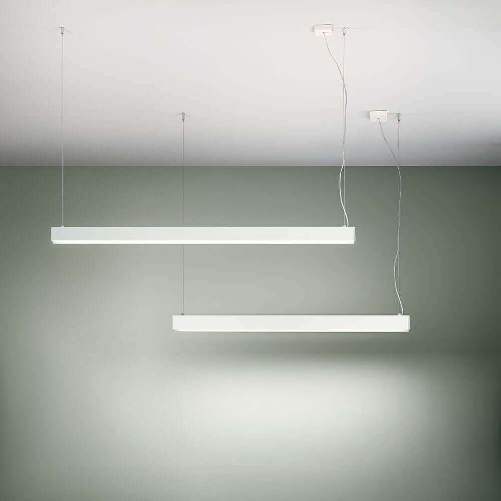 LED Hängelampe mit Ober- & Unterlicht, moderne Pendelleuchte in minimalistischem Design für blendfreies Licht.