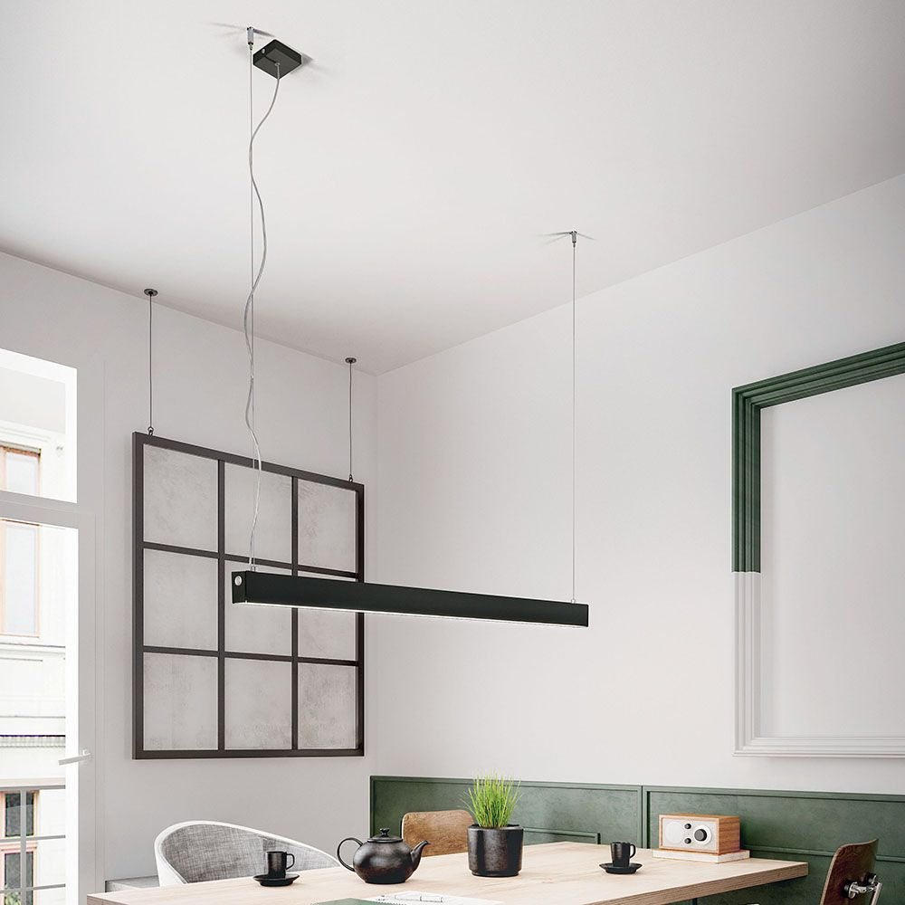 Moderne LED Hängelampe in Schwarz, ideal für Homeoffice, mit Ober- und Unterlicht für blendfreies Licht.