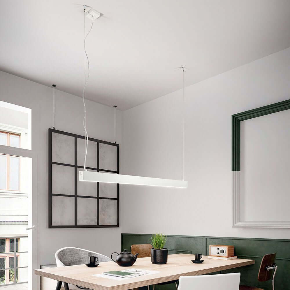 LED Hängelampe mit Ober- & Unterlicht im modernen Essbereich, perfekt für Homeoffice und blendfreies Licht.