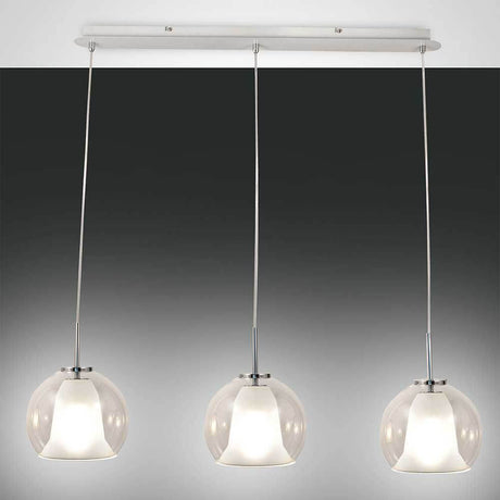 Pendelleuchte Bretagna 3-flammig mit drei leuchtenden Glaskugeln in modernem Design.
