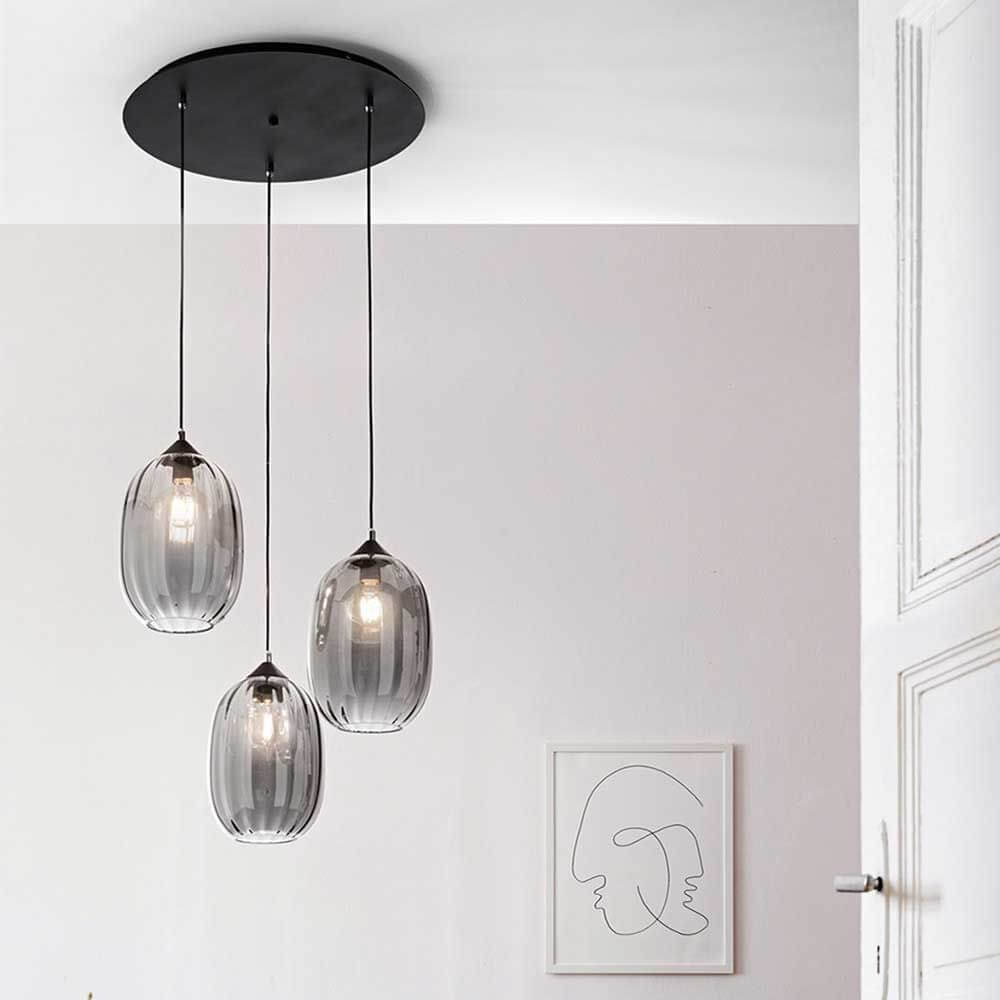 Pendelleuchte Infinity Ø 55cm in stilvollem Design mit drei Glaskugeln, ideal für moderne Wohnräume.
