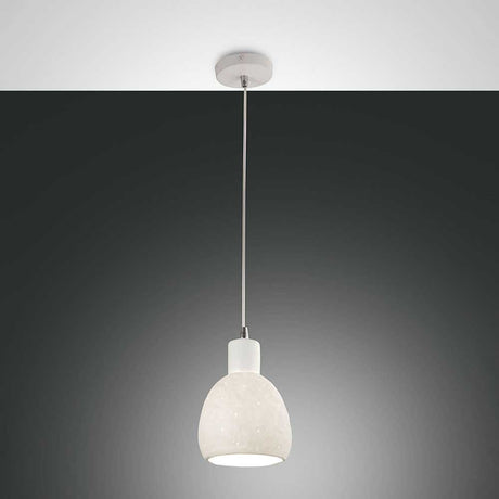 Marina pendel Ø 15cm i elegant design, svævende fra loftet med blødt lys.