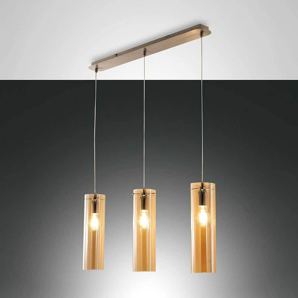 Pendelleuchte Sintesi 3-flammig mit drei beleuchteten Glühbirnen in einem modernen Design.