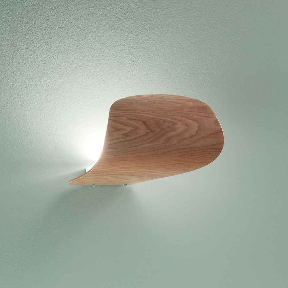 Pevero LED Wandlampe aus Eschenholz in gebogener Form mit indirekter Beleuchtung