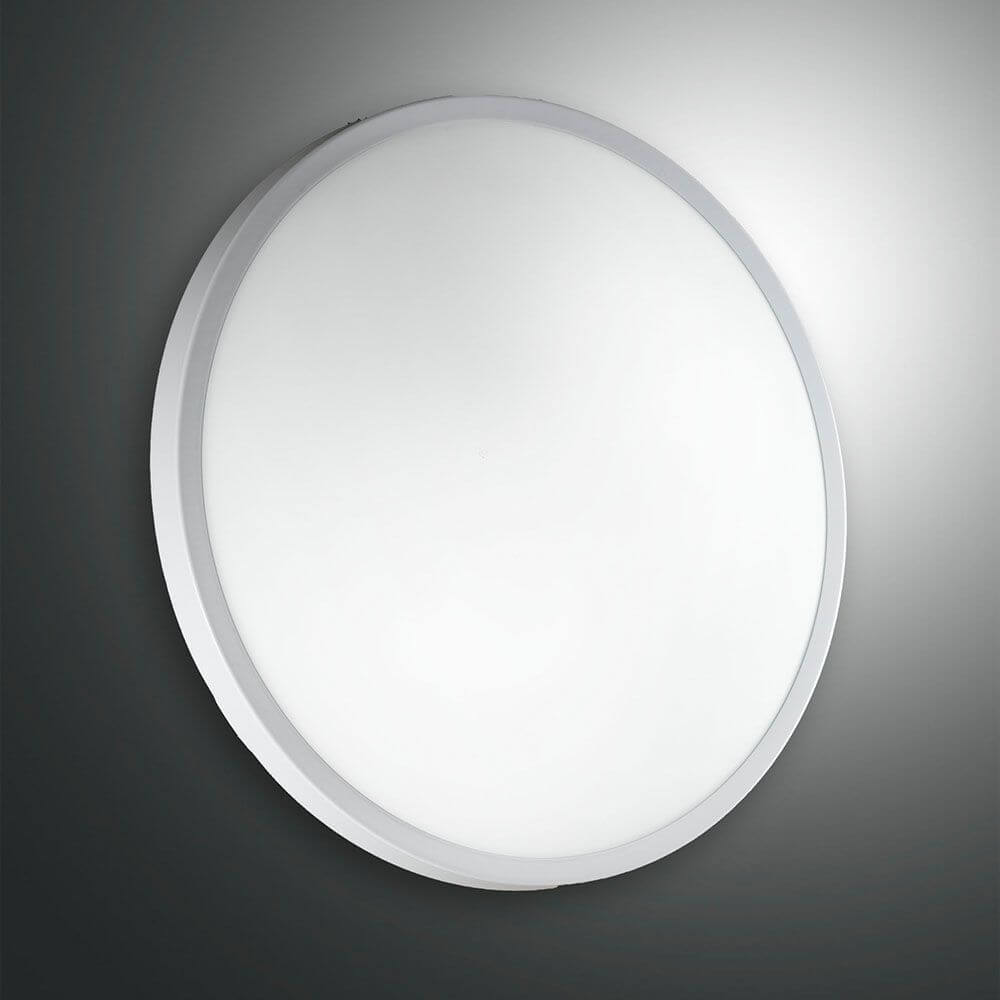 Plaza Deckenlampe aus Metall in modernem Design für stilvolle Raumausleuchtung.