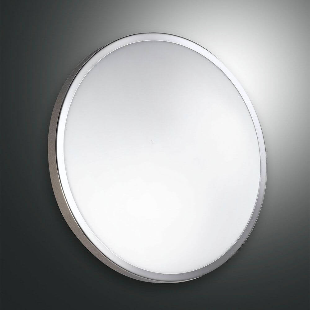 Plaza Deckenlampe aus Metall mit modernem, rundem Design, ideal für stilvolle Innenräume.