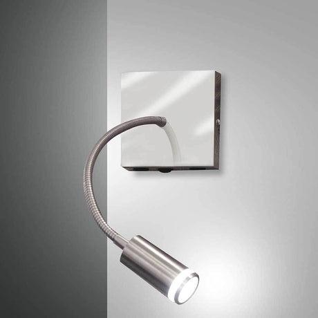 Portici LED Wandleuchte Nickel mit flexiblem Lichtarm in modernem Design an der Wand.