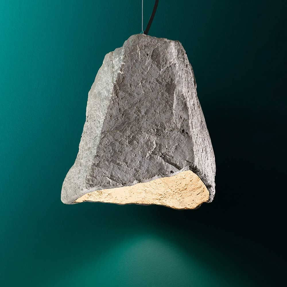 Rock Pendellampe aus Metall in einzigartigem Felsdesign, ideal für moderne Innenräume.
