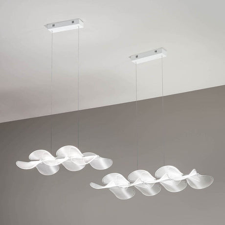 Sylvie LED Hängeleuchte Klar Gewellt mit lichtdurchfluteten Acrylflügeln in modernem Design.