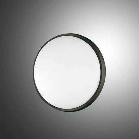 Plafonnier moderne LED Olly de forme ronde avec une diffusion lumineuse diffuse.