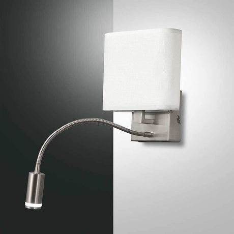 moderne LED Wandleuchte Vietri in elegantem Design mit flexiblem Lesearm und modernem Finish.