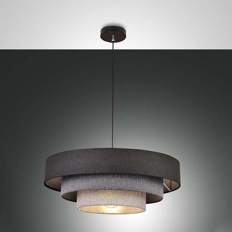 moderne Pendelleuchte Brava Schwarz in elegantem Schwarz mit stilvollem Design und sanfter Beleuchtung.