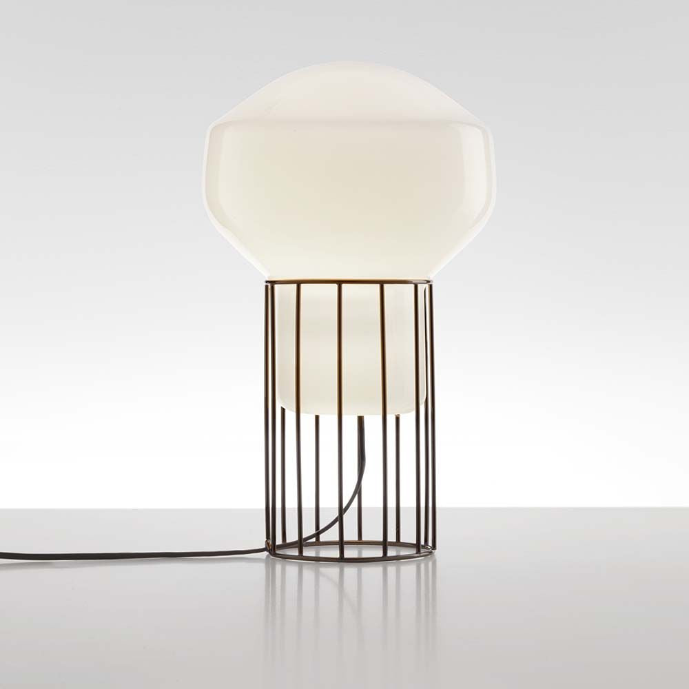 Fabbian Aérostat Tischleuchte Ø 11cm in modernem Design mit weißem Glasdiffusor und dunkelgrauem Metallrahmen.
