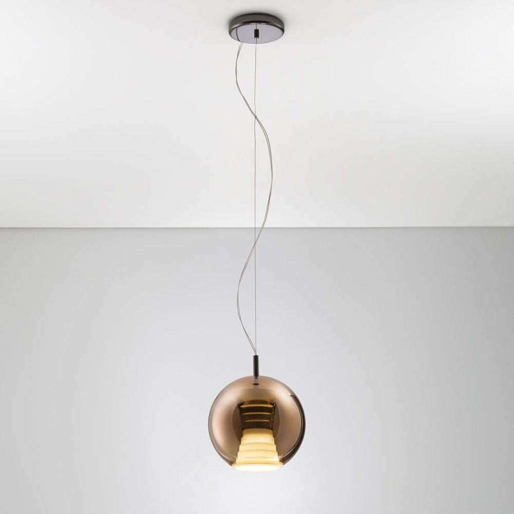 Fabbian Beluga Royal LED-Pendelleuchte Ø20cm in eleganter, goldener Farbgebung, modern hängend.