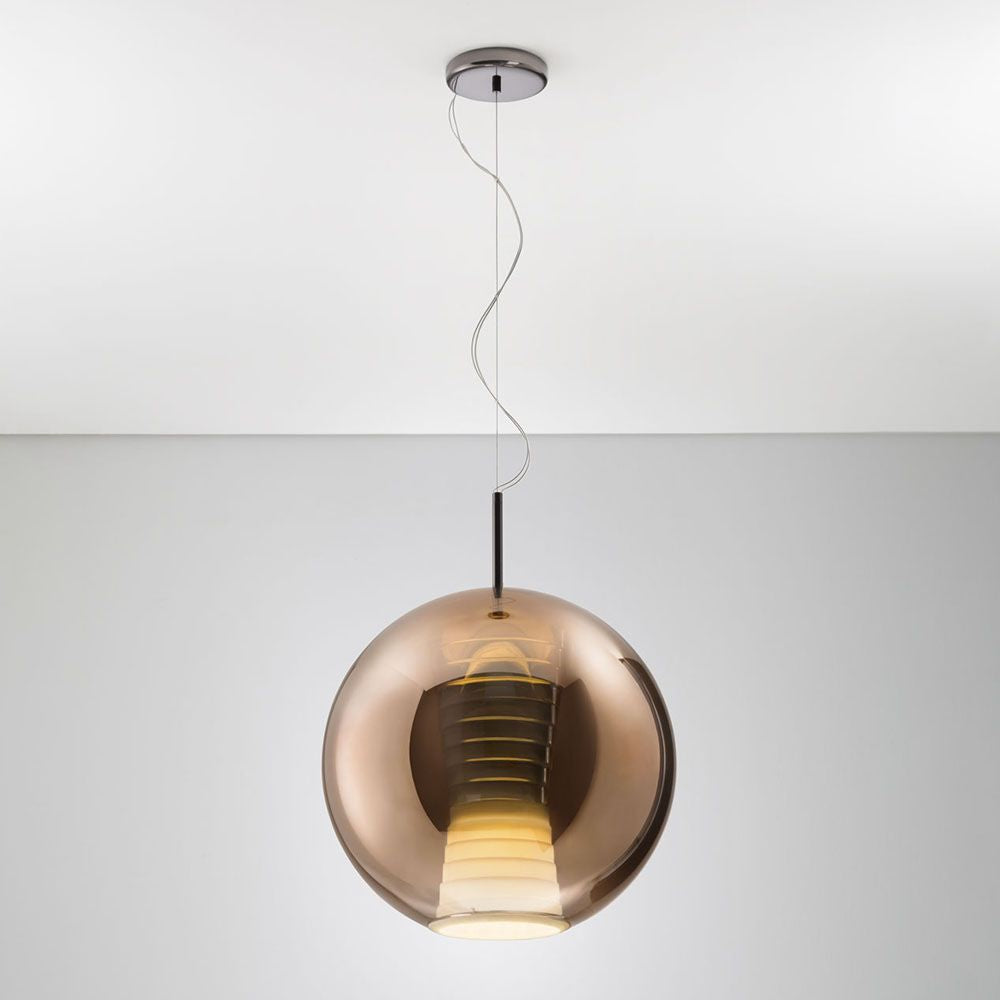Fabbian Beluga Royal LED-Pendelleuchte Ø40cm in elegantem Design mit reflektierenden Oberflächen.