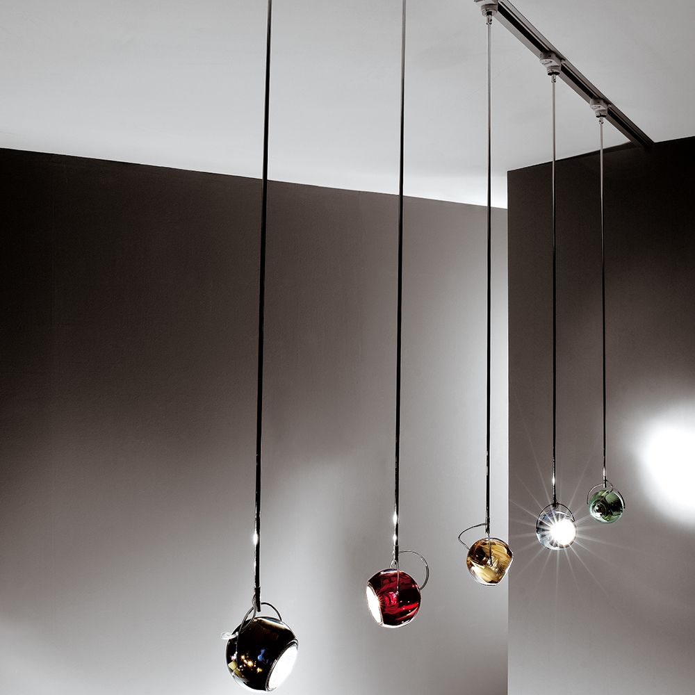 Fabbian Beluga Schienen-Pendellampe Ø 9cm mit bunten Kristall-Glühbirnen im modernen Design.