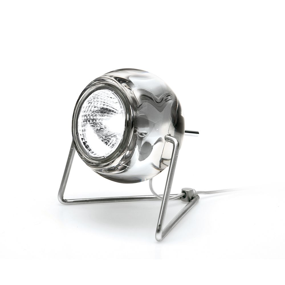 Fabbian Beluga Tischlampe Ø 9cm mit transparentem Diffusor in modernem Design auf einem Tisch.