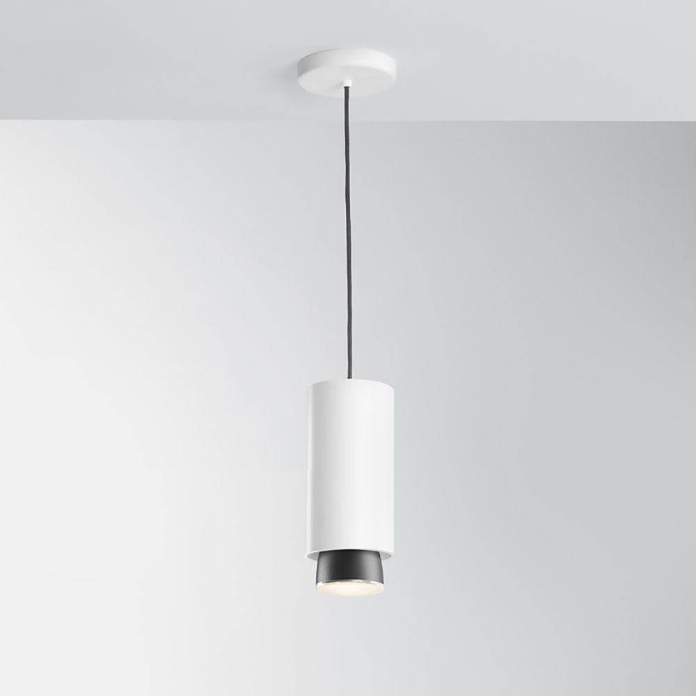 Fabbian Claque LED-Pendelleuchte Medium 20cm in modernem Design, aus weißen Aluminium und schwarzer Streulinse.