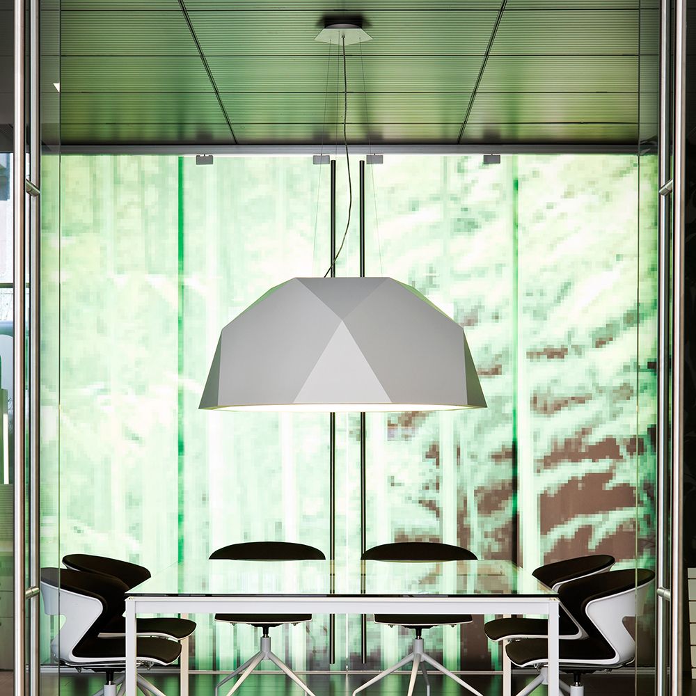 Fabbian Crio Hängeleuchte 115cm in einem modernen Wohnraum mit elegantem Design.