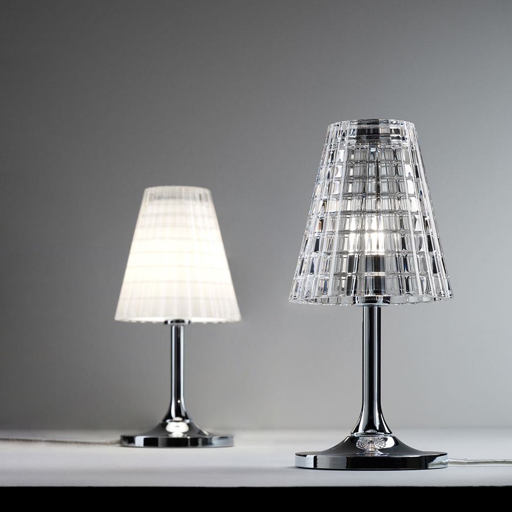 Fabbian Flow Tischleuchte in transparentem Glas und Chrom, perfekt für Schlafzimmer und Wohnzimmer.