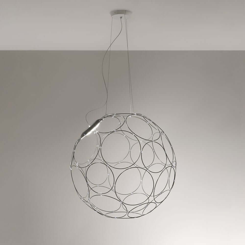 Fabbian Giro LED-Hängeleuchte Ø 67cm in modernem design und Silberoptik, ideal für zeitgenössische Räume.