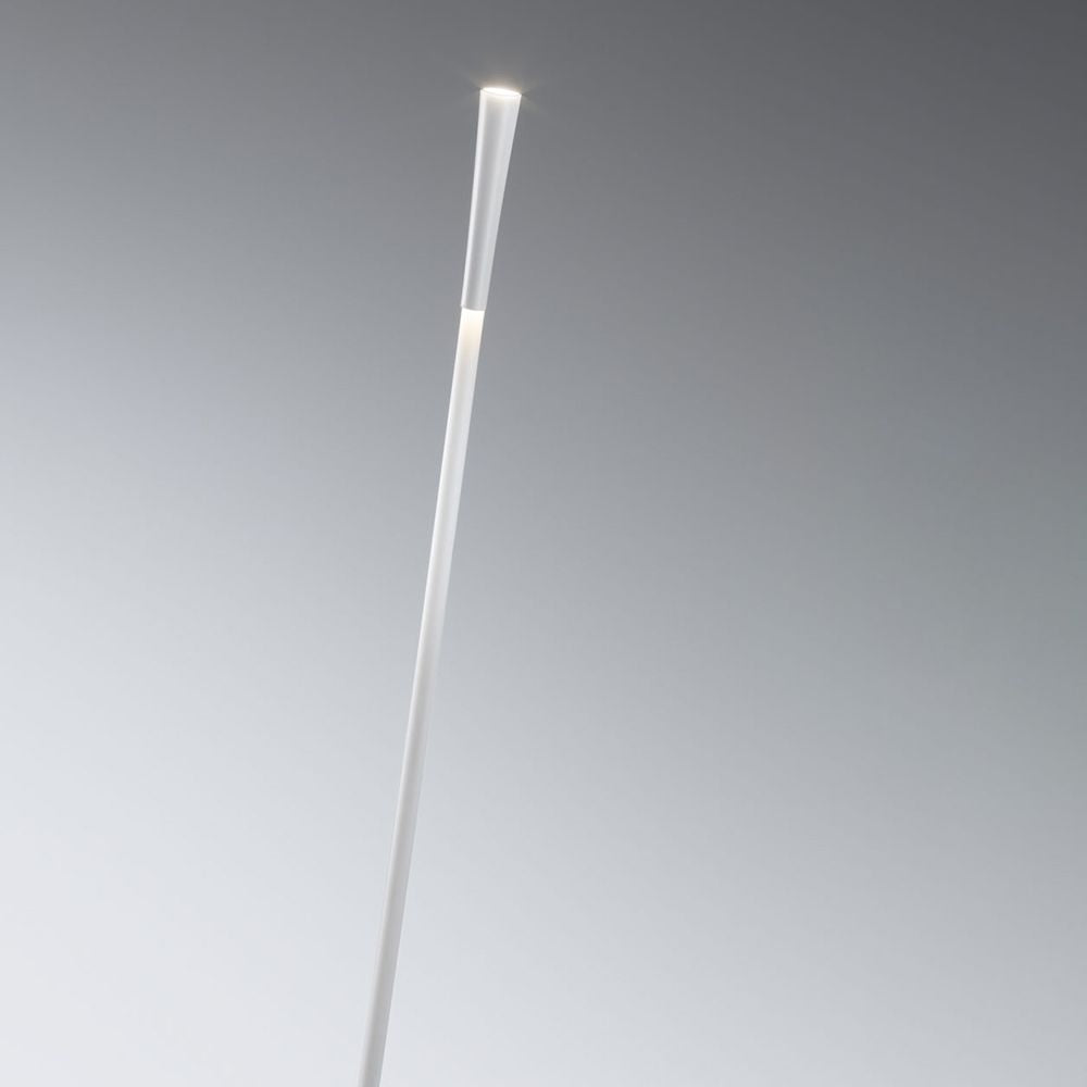 Fabbian Giunco Picchetto Außen-Stehleuchte mit elegantem LED-Design und flexiblem Diffusor.