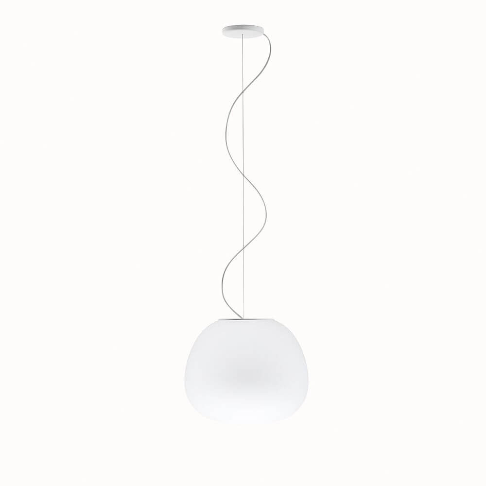 Fabbian Lumi Pendellampe Mochi Medium in weißem mundgeblasenem Glas, ideal für verschiedene Räume.