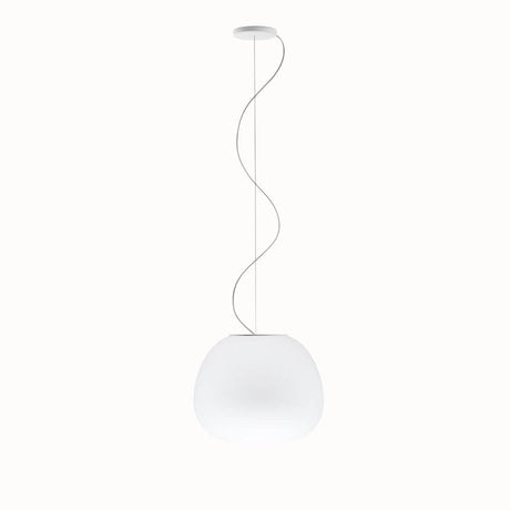 Fabbian Lumi Pendellampe Mochi Medium in weißem mundgeblasenem Glas, ideal für verschiedene Räume.
