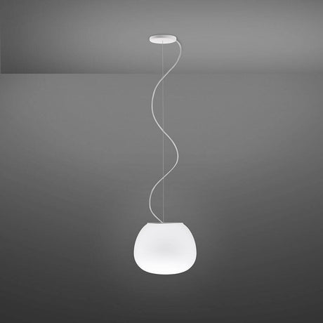 Fabbian Lumi Pendellampe Mochi Small mit weißem mundgeblasenem Glas für gleichmäßiges Licht.