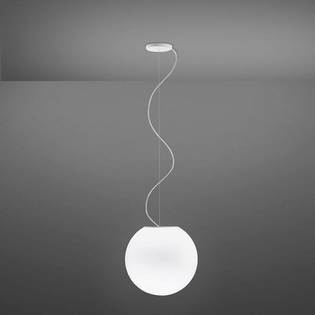 Fabbian Lumi Pendelleuchte Sfera Ø 35cm in zeitloser, universeller Form aus mundgeblasenem Glas.