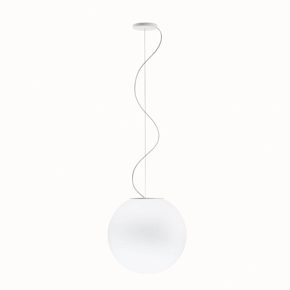 Fabbian Lumi Pendelleuchte Sfera Ø 40cm, moderne Hängelampe aus weißem Glas und schlankem Kabel.
