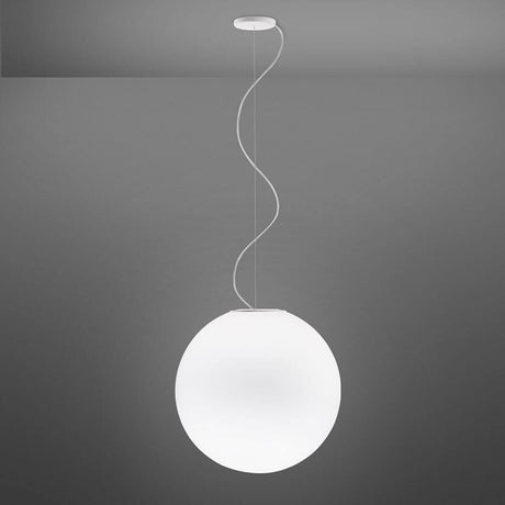 Fabbian Lumi Pendelleuchte Sfera Ø 50cm in schlichter, runder Form mit weißem Glasdiffusor.