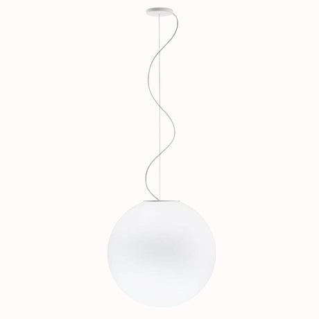 Fabbian Lumi Pendelleuchte Sfera Ø 50cm mit weißem mundgeblasenem Glas, ideal für private und öffentliche Räume.